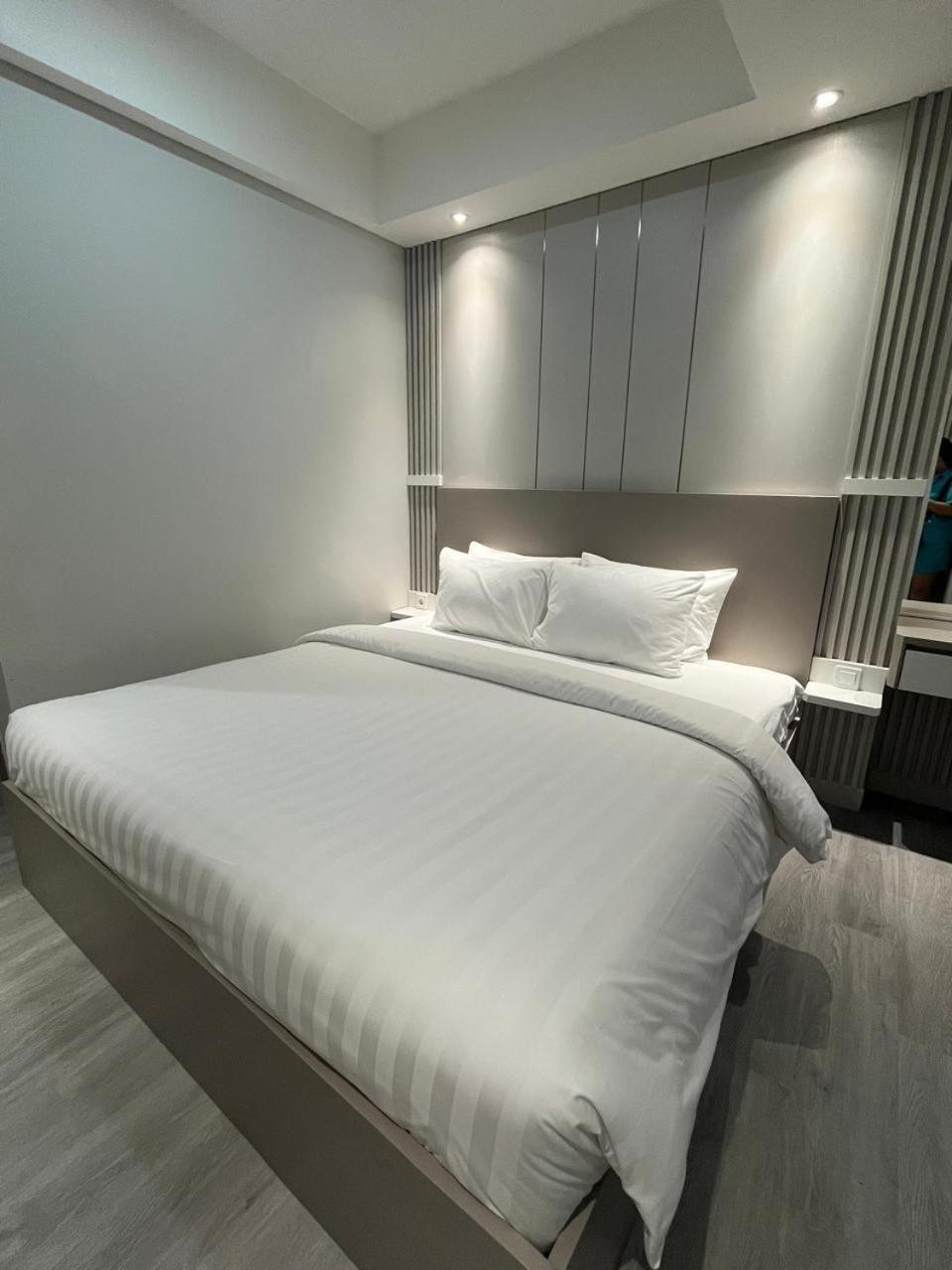 Gold Coast Japanese Netflix Sofa Bed Apartment