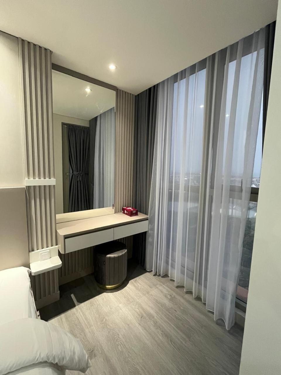 Apartment Gold Coast Japanese Netflix Sofa Bed Jakarta